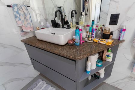 Apartamento à venda com 260m², 4 quartos e 3 vagas Apartamento à venda com 260m², 4 quartos e 3 vagasBanheiro da Suíte 1