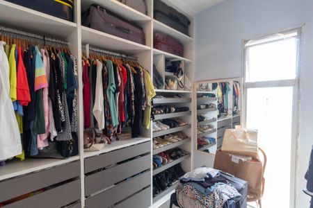 Apartamento à venda com 260m², 4 quartos e 3 vagas Apartamento à venda com 260m², 4 quartos e 3 vagasCloset da suíte 2