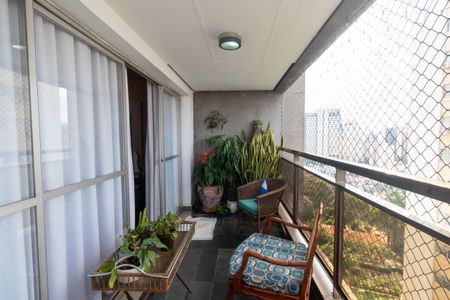 Apartamento à venda com 260m², 4 quartos e 3 vagas Apartamento à venda com 260m², 4 quartos e 3 vagasVaranda da Sala