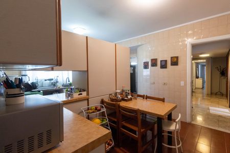Apartamento à venda com 260m², 4 quartos e 3 vagas Apartamento à venda com 260m², 4 quartos e 3 vagasCozinha