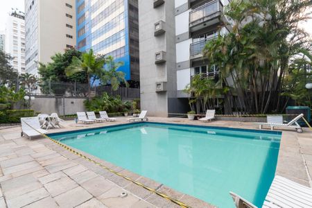 Apartamento à venda com 260m², 4 quartos e 3 vagas Apartamento à venda com 260m², 4 quartos e 3 vagasÁrea comum - Piscina