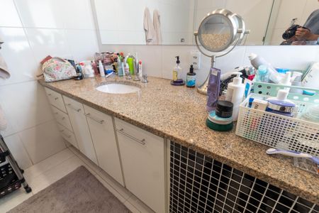 Apartamento à venda com 260m², 4 quartos e 3 vagas Apartamento à venda com 260m², 4 quartos e 3 vagasBanheiro da Suíte 2