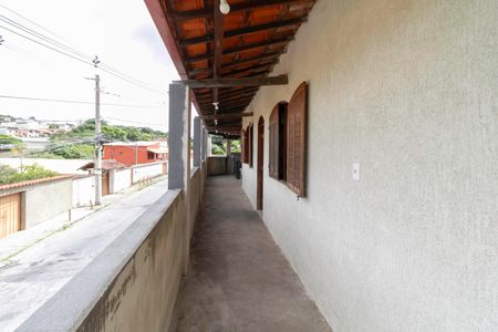 Casa à venda com 360m², 4 quartos e 4 vagas Casa à venda com 360m², 4 quartos e 4 vagasVaranda
