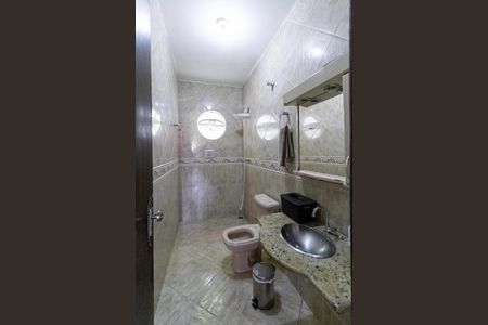 Casa à venda com 360m², 4 quartos e 4 vagas Casa à venda com 360m², 4 quartos e 4 vagasBanheiro social