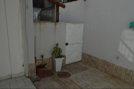 Casa de condomínio à venda com 120m², 3 quartos e 1 vaga Casa de condomínio à venda com 120m², 3 quartos e 1 vagaQuintal