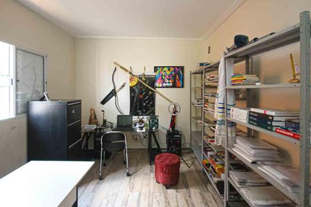 Casa à venda com 400m², 6 quartos e 2 vagas Casa à venda com 400m², 6 quartos e 2 vagasescritorio