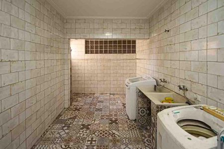 Casa à venda com 400m², 6 quartos e 2 vagas Casa à venda com 400m², 6 quartos e 2 vagasÁrea de Serviço