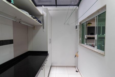 Casa de condomínio à venda com 140m², 3 quartos e 2 vagasLavanderia