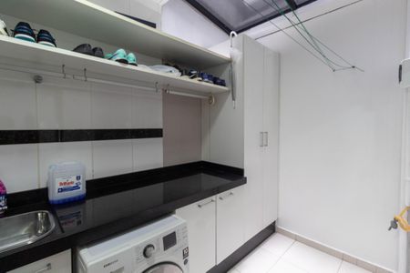 Casa de condomínio à venda com 140m², 3 quartos e 2 vagasLavanderia