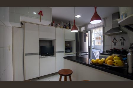 Casa de condomínio à venda com 180m², 4 quartos e 2 vagas Casa de condomínio à venda com 180m², 4 quartos e 2 vagasCozinha