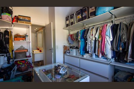 Casa de condomínio à venda com 180m², 4 quartos e 2 vagas Casa de condomínio à venda com 180m², 4 quartos e 2 vagasQuarto 1