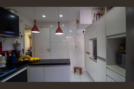 Casa de condomínio à venda com 180m², 4 quartos e 2 vagas Casa de condomínio à venda com 180m², 4 quartos e 2 vagasCozinha