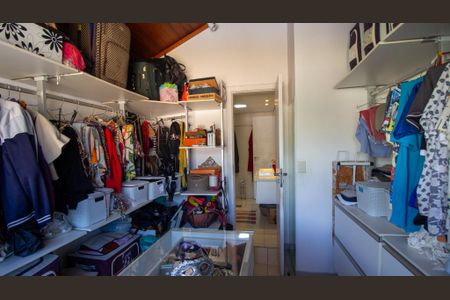 Casa de condomínio à venda com 180m², 4 quartos e 2 vagas Casa de condomínio à venda com 180m², 4 quartos e 2 vagasQuarto 1