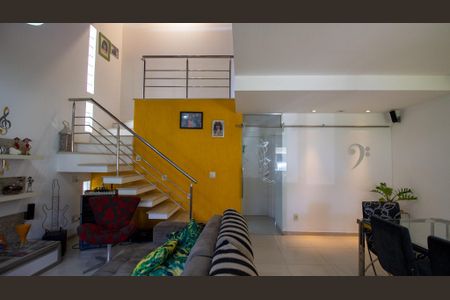 Casa de condomínio à venda com 180m², 4 quartos e 2 vagas Casa de condomínio à venda com 180m², 4 quartos e 2 vagasSala