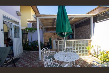 Casa de condomínio à venda com 180m², 4 quartos e 2 vagas Casa de condomínio à venda com 180m², 4 quartos e 2 vagasQuintal