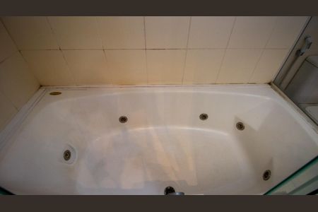 Casa de condomínio à venda com 180m², 4 quartos e 2 vagas Casa de condomínio à venda com 180m², 4 quartos e 2 vagasBanheiro da Suíte