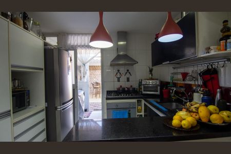 Casa de condomínio à venda com 180m², 4 quartos e 2 vagas Casa de condomínio à venda com 180m², 4 quartos e 2 vagasCozinha