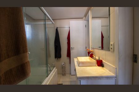 Casa de condomínio à venda com 180m², 4 quartos e 2 vagas Casa de condomínio à venda com 180m², 4 quartos e 2 vagasBanheiro da Suíte