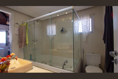 Casa de condomínio à venda com 180m², 4 quartos e 2 vagas Casa de condomínio à venda com 180m², 4 quartos e 2 vagasBanheiro da Suíte