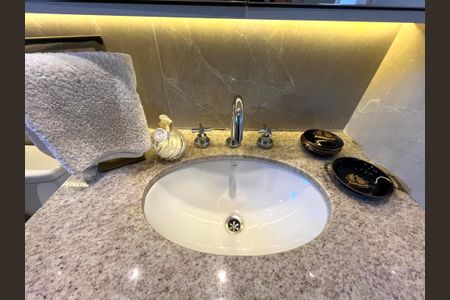 Apartamento à venda com 80m², 2 quartos e 1 vaga Apartamento à venda com 80m², 2 quartos e 1 vagaBanheiro da Suíte