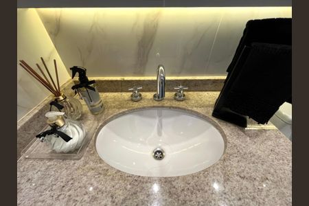 Apartamento à venda com 80m², 2 quartos e 1 vaga Apartamento à venda com 80m², 2 quartos e 1 vagaBanheiro Corredor