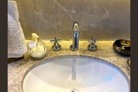 Apartamento à venda com 80m², 2 quartos e 1 vaga Apartamento à venda com 80m², 2 quartos e 1 vagaBanheiro da Suíte