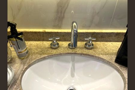 Apartamento à venda com 80m², 2 quartos e 1 vaga Apartamento à venda com 80m², 2 quartos e 1 vagaBanheiro Corredor