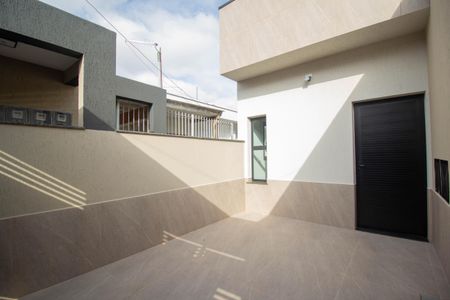 Casa de condomínio para alugar com 30m², 1 quarto e 1 vaga Casa de condomínio para alugar com 30m², 1 quarto e 1 vagaGaragem