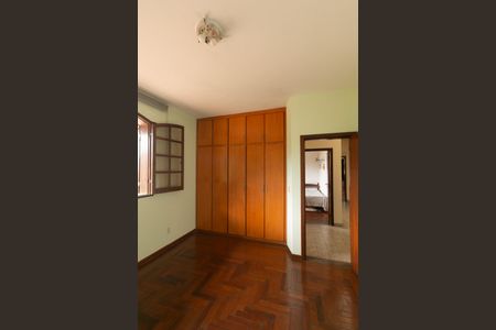 Casa de condomínio à venda com 625m², 5 quartos e 4 vagasQuarto 1