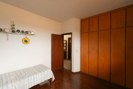 Casa de condomínio à venda com 625m², 5 quartos e 4 vagasQuarto 2