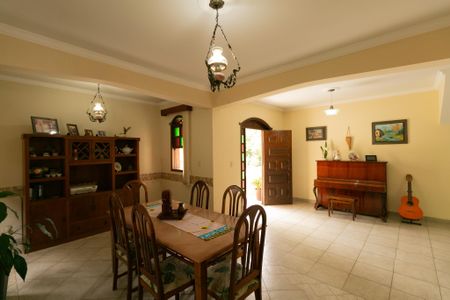 Casa de condomínio à venda com 625m², 5 quartos e 4 vagasSala de Jantar