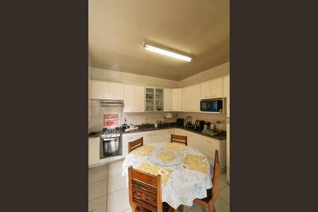 Casa de condomínio à venda com 625m², 5 quartos e 4 vagasCozinha