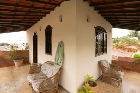 Casa de condomínio à venda com 625m², 5 quartos e 4 vagasVaranda da Sala de TV