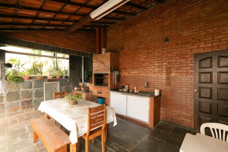 Casa de condomínio à venda com 625m², 5 quartos e 4 vagasVaranda gourmet