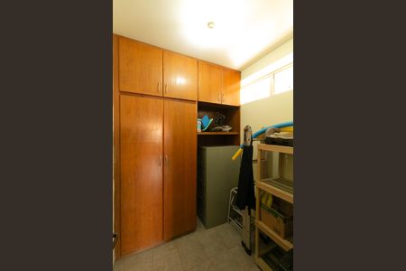 Casa de condomínio à venda com 625m², 5 quartos e 4 vagasQuarto de Serviço