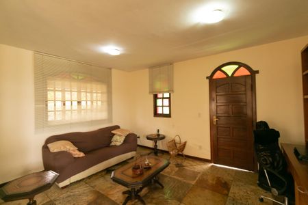 Casa de condomínio à venda com 625m², 5 quartos e 4 vagasSala de TV