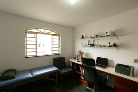 Casa de condomínio à venda com 625m², 5 quartos e 4 vagasEscritório