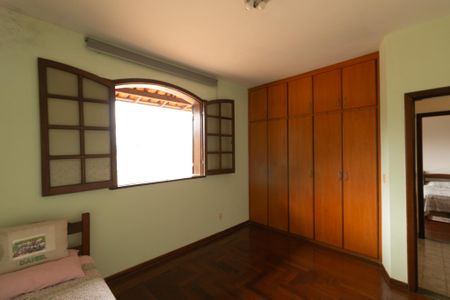 Casa de condomínio à venda com 625m², 5 quartos e 4 vagasQuarto 1