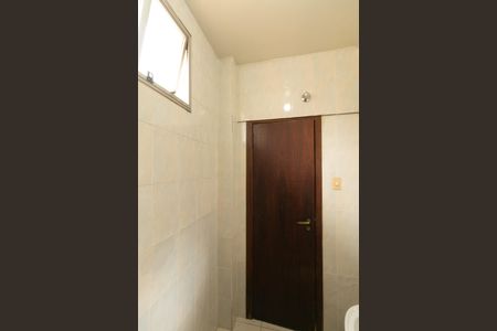 Casa de condomínio à venda com 625m², 5 quartos e 4 vagasBanheiro de Serviço