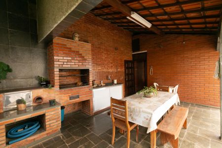 Casa de condomínio à venda com 625m², 5 quartos e 4 vagasVaranda gourmet