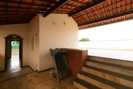 Casa de condomínio à venda com 625m², 5 quartos e 4 vagasVaranda da Sala de TV