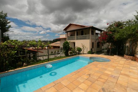 Casa de condomínio à venda com 625m², 5 quartos e 4 vagasPiscina