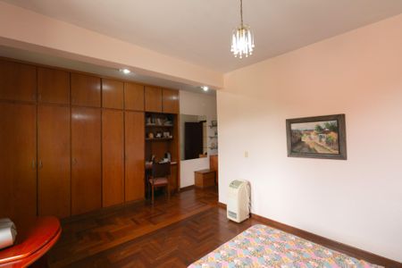 Casa de condomínio à venda com 625m², 5 quartos e 4 vagasSuite 1