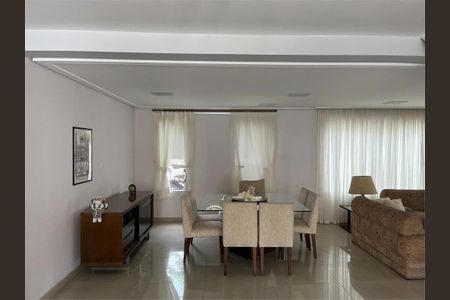 Casa à venda com 351m², 4 quartos e 5 vagas