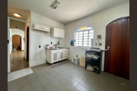 Casa à venda com 118m², 2 quartos e 1 vaga