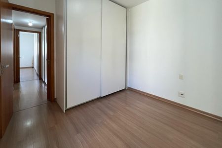 Apartamento à venda com 105m², 3 quartos e 3 vagasQuarto 2