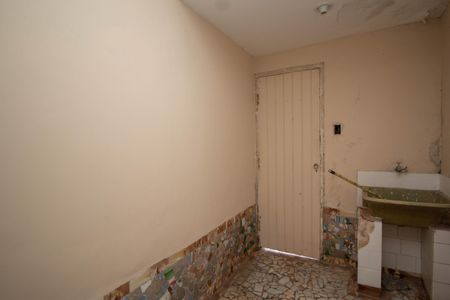 Casa à venda com 417m², 5 quartos e 3 vagasCasa 4 - Área de Serviço