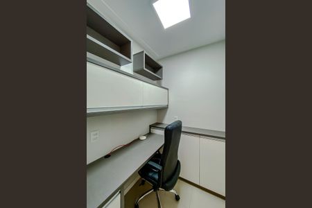 Apartamento à venda com 210m², 4 quartos e 3 vagasEscritório