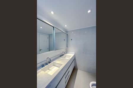 Apartamento à venda com 210m², 4 quartos e 3 vagasBanheiro da Suíte 3