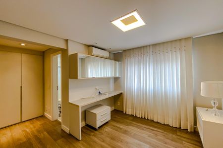 Apartamento à venda com 210m², 4 quartos e 3 vagasQuarto - Suíte 3 